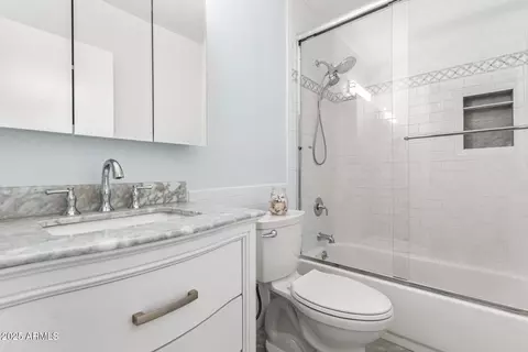 Bath - 1926 E Clarendon Ave, Phoenix, AZ 85016 photo 1 of 2