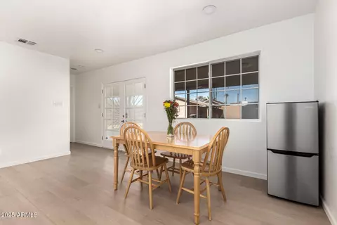 Dining - 1926 E Clarendon Ave, Phoenix, AZ 85016 photo 1 of 2