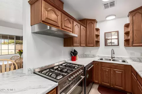 Kitchen - 1926 E Clarendon Ave, Phoenix, AZ 85016 photo 3 of 3
