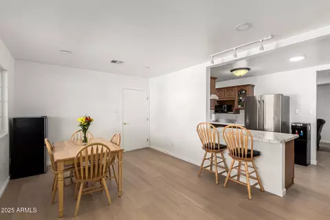 Dining - 1926 E Clarendon Ave, Phoenix, AZ 85016 photo 2 of 2
