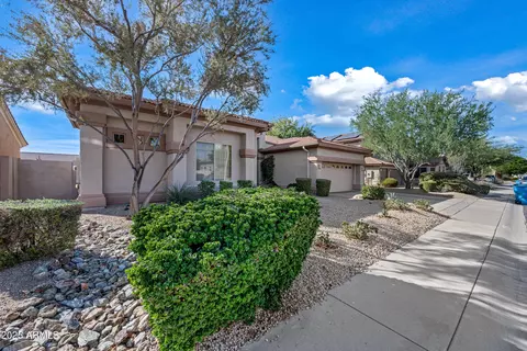 4503 E Robin Ln, Phoenix, AZ 85050 photo 2