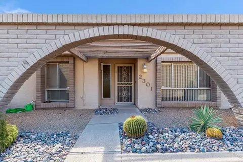 Exterior - 2301 E Christy Dr, Phoenix, AZ 85028 photo 4 of 9