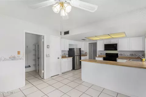 Kitchen - 2301 E Christy Dr, Phoenix, AZ 85028 photo 1 of 3
