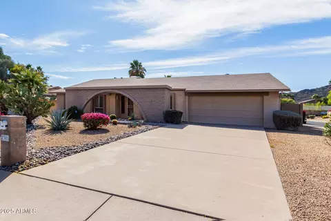 Exterior - 2301 E Christy Dr, Phoenix, AZ 85028 photo 3 of 9