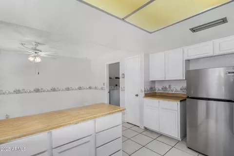 Kitchen - 2301 E Christy Dr, Phoenix, AZ 85028 photo 3 of 3