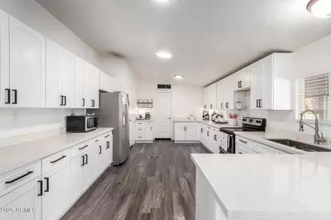 8601 N 103rd Ave #166, Peoria, AZ 85345