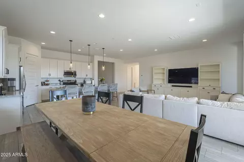 Dining - 2049 W Burnside Trl W, Phoenix, AZ 85085 photo 3 of 4
