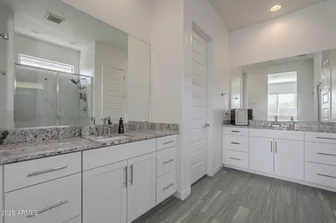 Bath - 2049 W Burnside Trl W, Phoenix, AZ 85085 photo 2 of 3