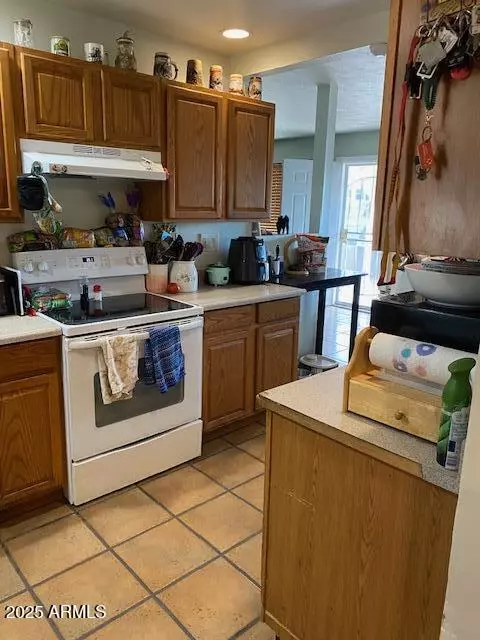 Kitchen - 2684 W Broadway Ave, Apache Junction, AZ 85120 photo 2 of 3