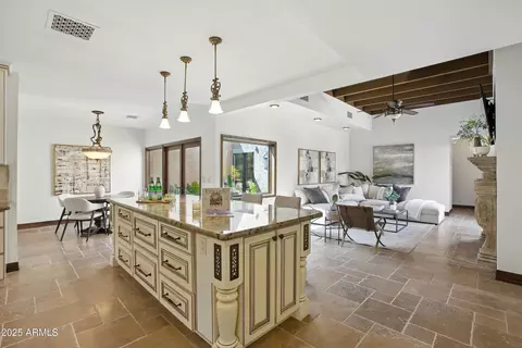 Kitchen - 4448 E Camelback Rd #16, Phoenix, AZ 85018 photo 9 of 11