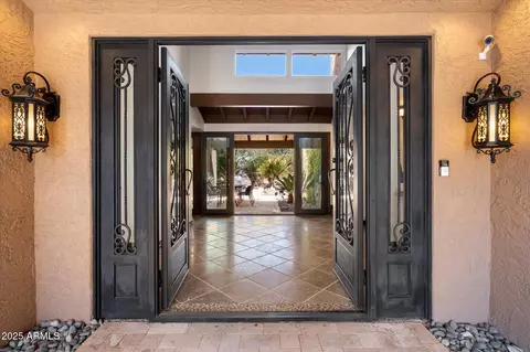 Entry Way - 4448 E Camelback Rd #16, Phoenix, AZ 85018 photo 1 of 8