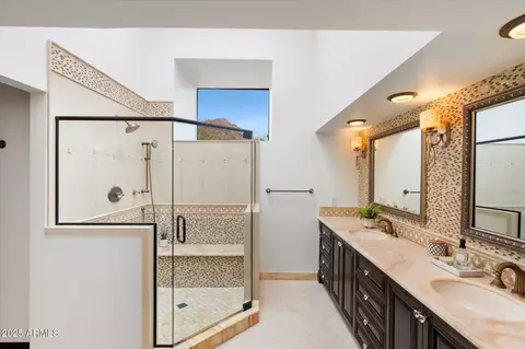 Bath - 4448 E Camelback Rd #16, Phoenix, AZ 85018 photo 1 of 8