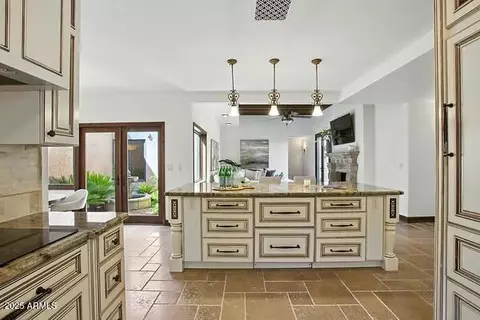 Kitchen - 4448 E Camelback Rd #16, Phoenix, AZ 85018 photo 8 of 11