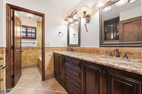 Bath - 4448 E Camelback Rd #16, Phoenix, AZ 85018 photo 4 of 8