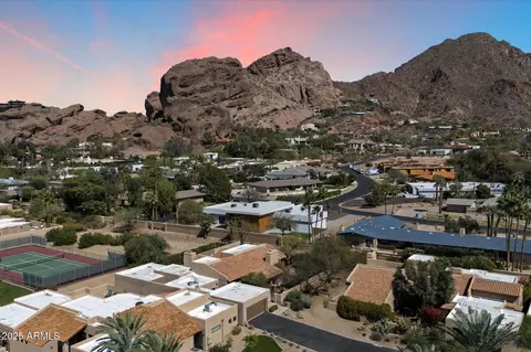 View/Area - 4448 E Camelback Rd #16, Phoenix, AZ 85018 photo 2 of 6