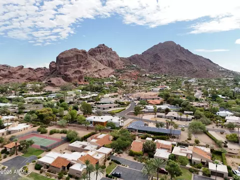View/Area - 4448 E Camelback Rd #16, Phoenix, AZ 85018 photo 3 of 6