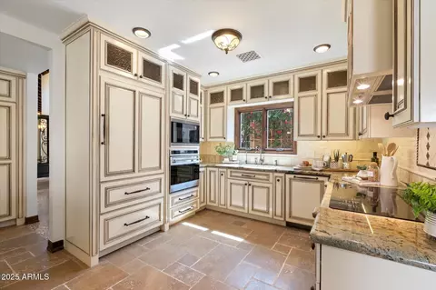 Kitchen - 4448 E Camelback Rd #16, Phoenix, AZ 85018 photo 2 of 11