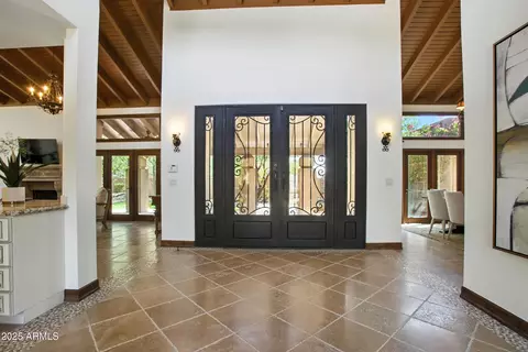 Entry Way - 4448 E Camelback Rd #16, Phoenix, AZ 85018 photo 7 of 8