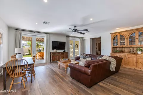 3727 E Highland Ave, Phoenix, AZ 85018 photo 4