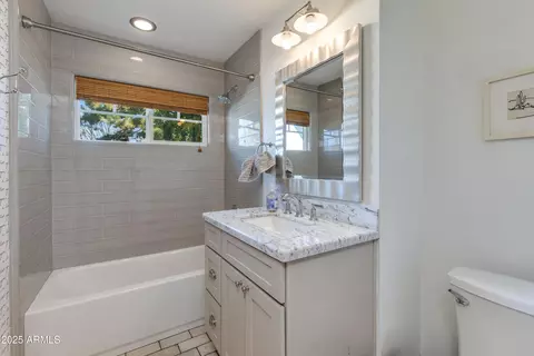 3727 E Highland Ave, Phoenix, AZ 85018 photo 17
