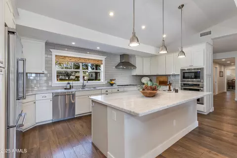3727 E Highland Ave, Phoenix, AZ 85018 photo 7