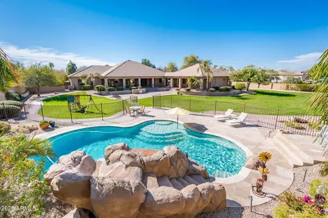 720 E Seattle Slew Ln, Gilbert, AZ 85296