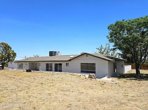 6349 S Volcano Ln, Hereford, AZ 85615