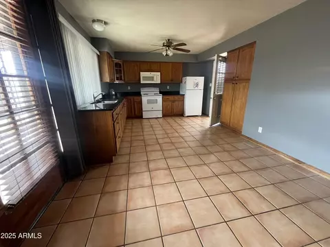 4537 E Hidalgo Ave, Phoenix, AZ 85040 photo 2