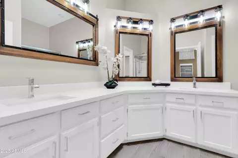 Bath - 7006 E Jensen St #33, Mesa, AZ 85207 photo 2 of 3