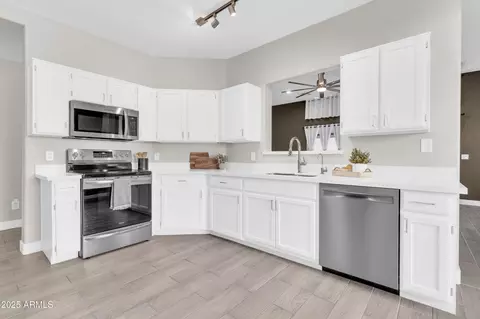 Kitchen - 7006 E Jensen St #33, Mesa, AZ 85207 photo 3 of 5