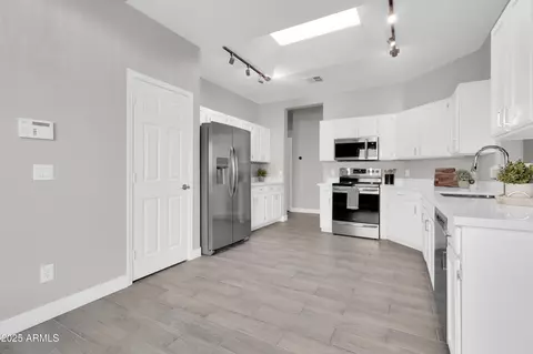 Kitchen - 7006 E Jensen St #33, Mesa, AZ 85207 photo 4 of 5