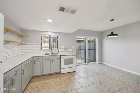 2724 W Mclellan Blvd #116, Phoenix, AZ 85017