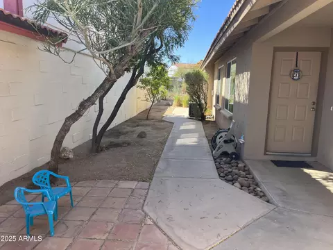 4335 E Monte Way, Phoenix, AZ 85044 photo 3