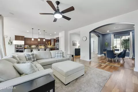 1605 W Molly Ln, Phoenix, AZ 85085