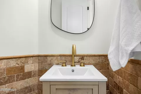 3226 E Sells Dr, Phoenix, AZ 85018 photo 13