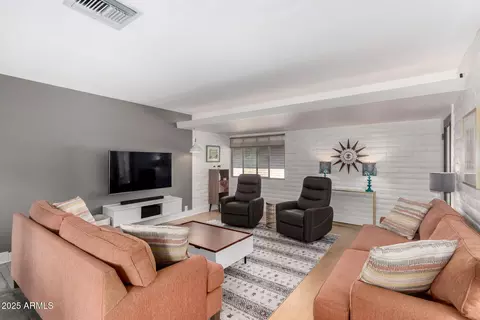 1901 E Missouri Ave #207, Phoenix, AZ 85016