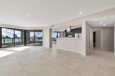 Living - 1040 E Osborn Rd #404, Phoenix, AZ 85014 photo 8 of 9
