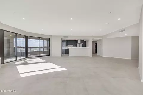 Living - 1040 E Osborn Rd #404, Phoenix, AZ 85014 photo 6 of 9