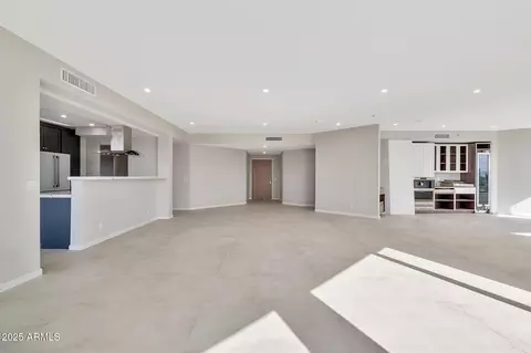 Living - 1040 E Osborn Rd #404, Phoenix, AZ 85014 photo 3 of 9