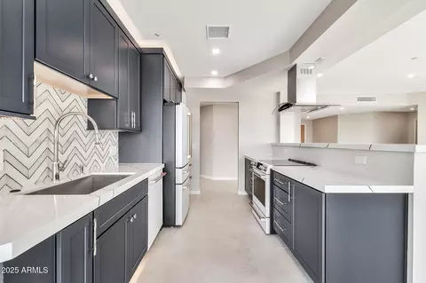 Kitchen - 1040 E Osborn Rd #404, Phoenix, AZ 85014 photo 3 of 5