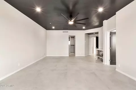 Living - 1040 E Osborn Rd #404, Phoenix, AZ 85014 photo 9 of 9