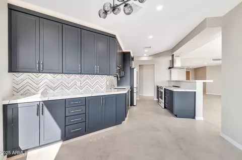 Kitchen - 1040 E Osborn Rd #404, Phoenix, AZ 85014 photo 4 of 5