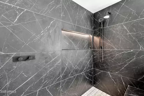 Bath - 1040 E Osborn Rd #404, Phoenix, AZ 85014 photo 6 of 6