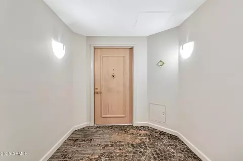 Entry Way - 1040 E Osborn Rd #404, Phoenix, AZ 85014 photo 1 of 3