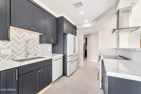 Kitchen - 1040 E Osborn Rd #404, Phoenix, AZ 85014 photo 2 of 5