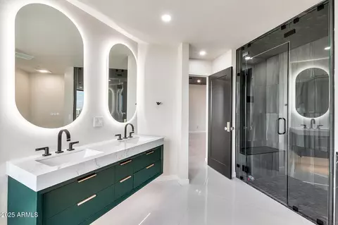 Bath - 1040 E Osborn Rd #404, Phoenix, AZ 85014 photo 5 of 6