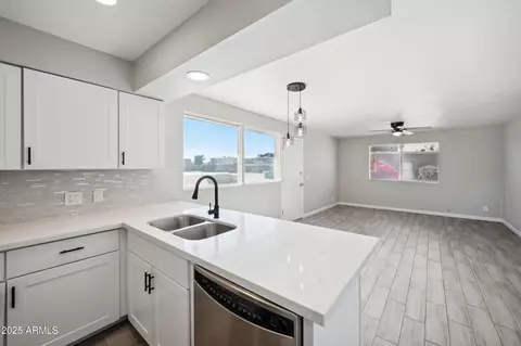 4737 E Belleview St, Phoenix, AZ 85008