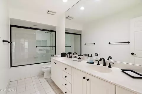 Bath - 3500 E Lincoln Dr #6, Phoenix, AZ 85018 photo 1 of 4