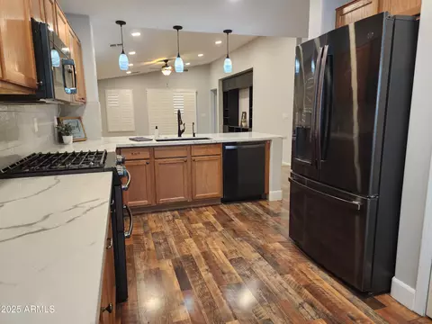 Kitchen - 2009 E Lindrick Dr, Gilbert, AZ 85298 photo 5 of 6