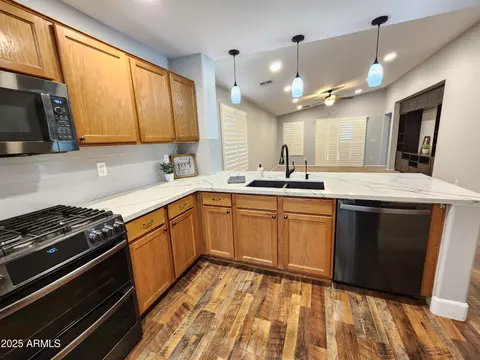 Kitchen - 2009 E Lindrick Dr, Gilbert, AZ 85298 photo 4 of 6